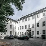 Majestic 300M2 Apartment